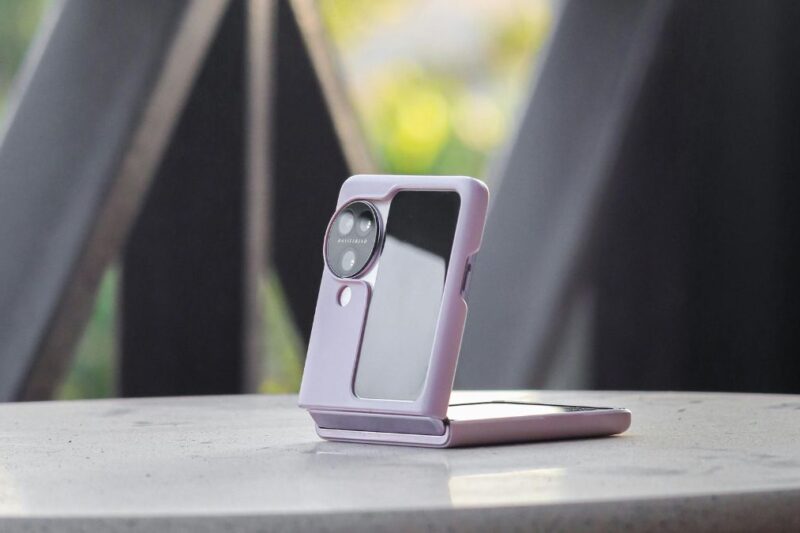 Why Are People Trading In Their Foldables for Classic Phones?