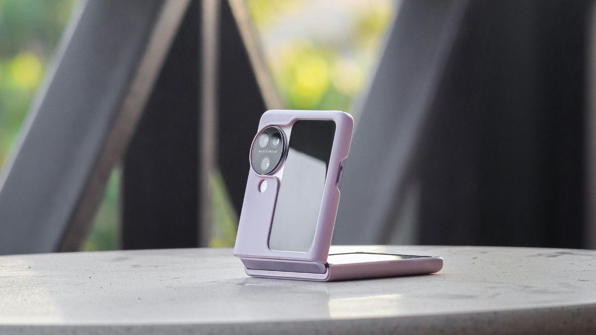 Why Are People Trading In Their Foldables for Classic Phones?